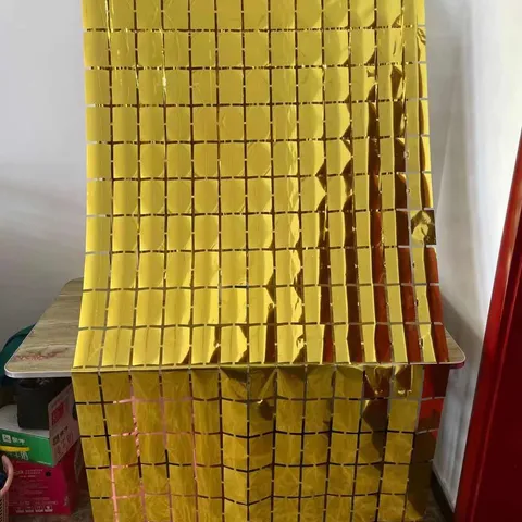 ม่านฟอยล์ foil curtain สี gold (แบบเหลี่ยม)