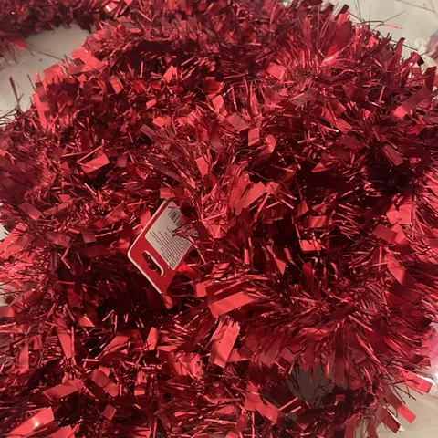 สายรุ้งฟอยล์ พู่ตกแต่งต้นไม้ Foil Tinsel Garland ยาว 5 เมตร สีเเดง