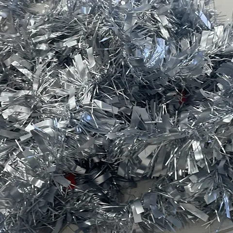สายรุ้งฟอยล์ พู่ตกแต่งต้นไม้ Foil Tinsel Garland ยาว 5 เมตร สีเงิน