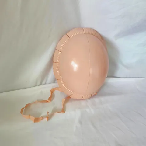ของเล่นยาง เป่าลม รูปทรงท้อง คล้องเอว สีครีม